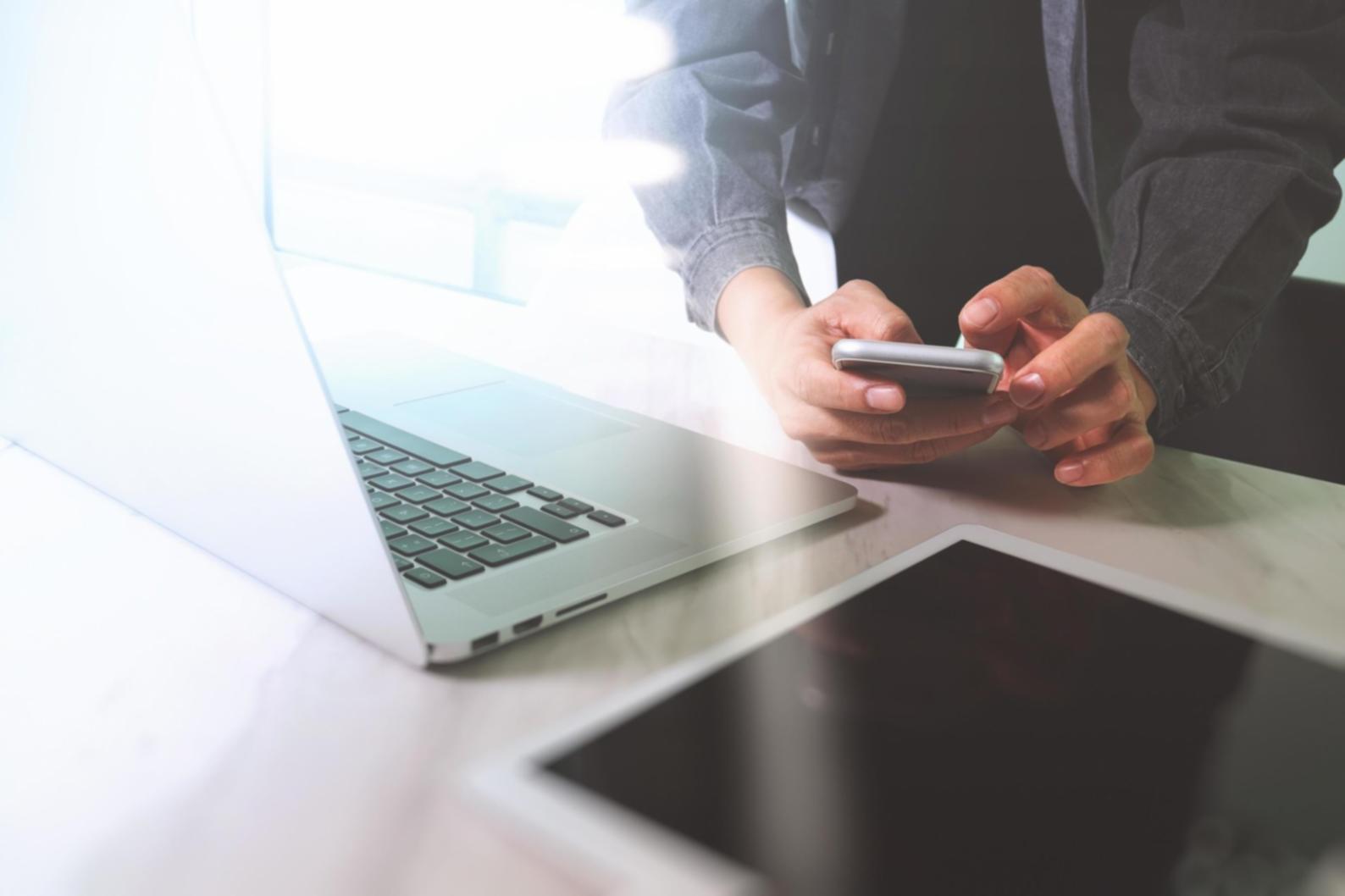 Mobil oyun geliştirme sürecini gösteren görsel